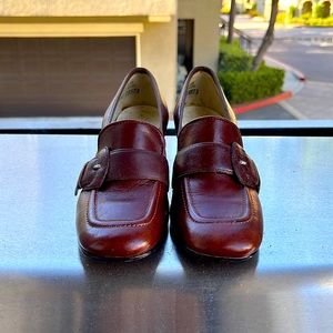 Vintage Heeled loafers Hush puppies Leather Bottoms. High Quality